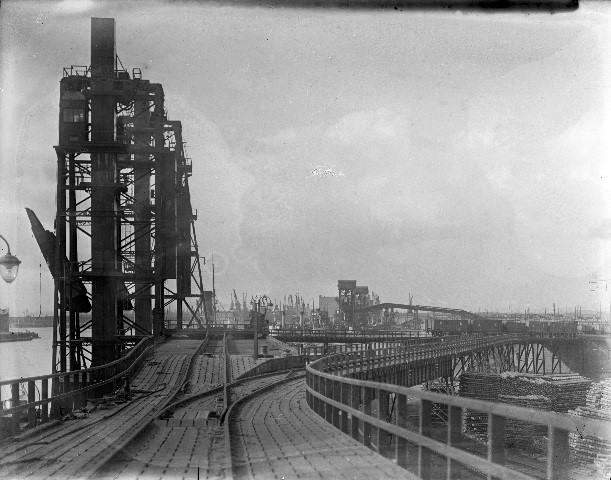 A coal hoist in King George Dock