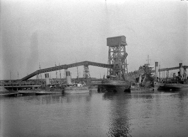 A coal conveyor at King George Dock