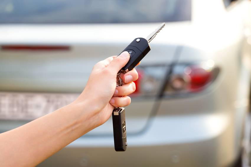 keys for mazda in hand